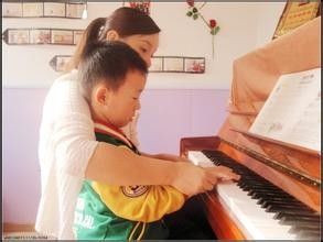 怎么培养孩子主动去练琴